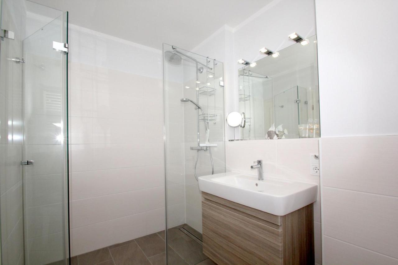 Zentrale Fewo Mit Terrasse, Gratis Nutzung Vom Ahoi Erlebnisbad Und Sauna In Sellin - Villa Anni Fewo 02 Goehren  Ngoại thất bức ảnh